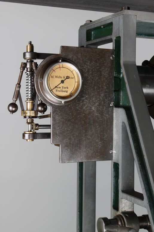 Recording device: paper speed sensor and mechanical governor